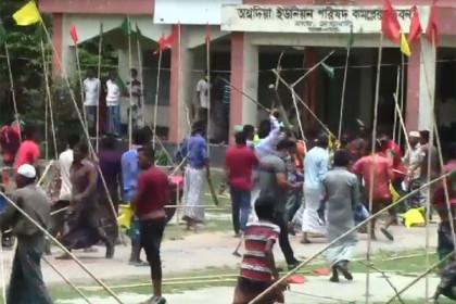 বরাদ্ধকৃত চাল চাইতে গিয়ে সংঘর্ষ, ধাওয়া-পাল্টা ধাওয়া, ৭ জেলে আহত