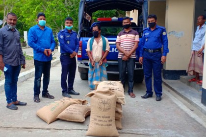 রাঙ্গাবালীতে ত্রাণের ৮ বস্তা চালসহ আটক ১