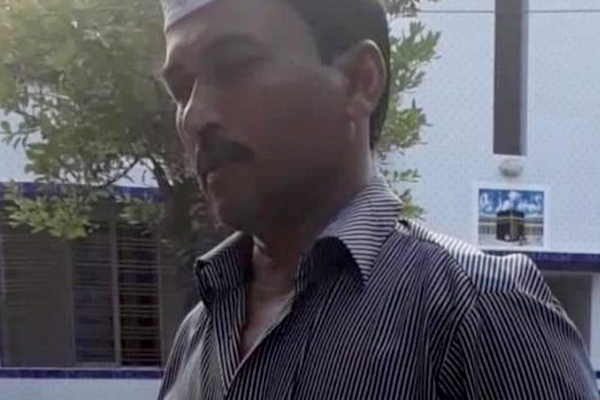 কুষ্টিয়ায় ত্রাণ আত্মসাতের অভিযোগে ইউপি সদস্য গ্রেফতার 