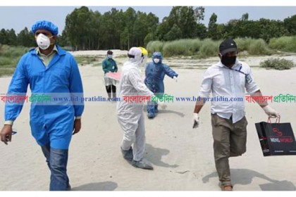 করোনা সন্দেহে যমুনার দূর্গম চরে ফেলে যাওয়া বৃদ্ধকে উদ্ধার করলেন ইউএনও