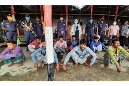 মেঘনায় মাছ শিকারের দায়ে ৯ জেলের কারাদণ্ড