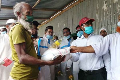 সিরাজগঞ্জে কর্মহীন ৯ হাজার পরিবারের মাঝে খাদ্যসামগ্রী বিতরণ
