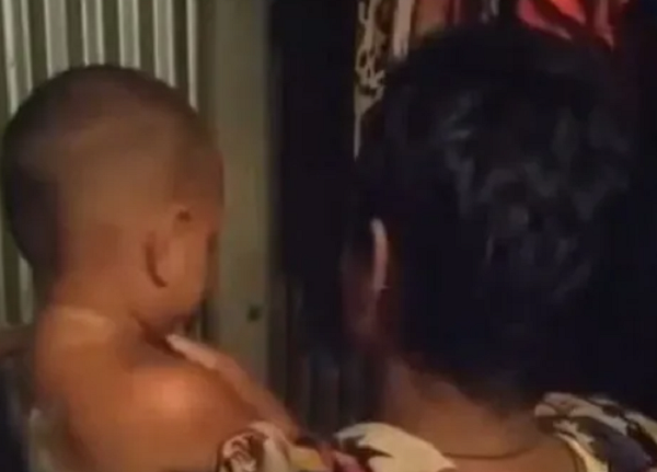 সন্তানের খাবার কিনতে নিজের চুল বিক্রি করলেন মা