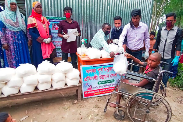 সিরাজগঞ্জে তিন শতাধিক দুস্থ পরিবারে ত্রাণ বিতরণ