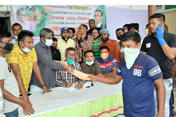 বগুড়ায় বিএনপির অসহায় কর্মীদের অনুদান প্রদান