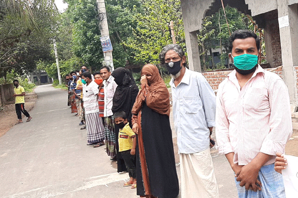 ঝিনাইদহে চাল বিতরণে অনিয়মের অভিযোগ
