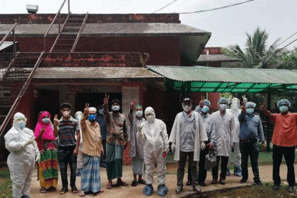 চট্টগ্রামে ১৯ দিনের যুদ্ধ শেষে বাড়ি ফিরলেন পাঁচজন   

