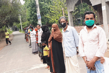 ঝিনাইদহে চাল বিতরণে অনিয়মের অভিযোগ
