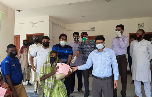 বোয়ালমারীতে প্রশাসনের উদ্যোগে ত্রাণের জন্য মানবিক সহায়তা কার্ড