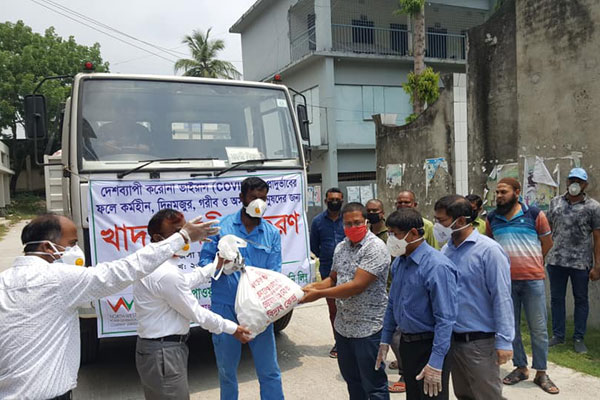 ভেড়ামারায় দুস্থ পরিবারে খাদ্যসামগ্রী প্রদান