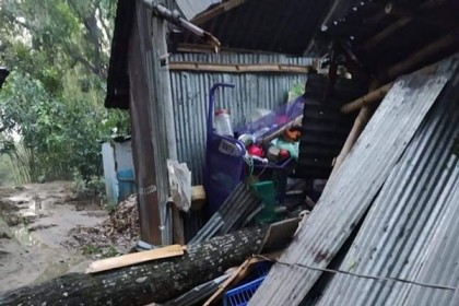 পাঁচ মিনিটের ঝড়ে লণ্ডভণ্ড কুমিল্লার ৪ গ্রাম