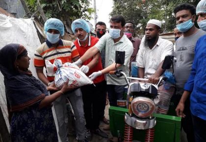 পাথরঘাটায় কর্মহীনদের মাঝে ইফতার সামগ্রী বিতরণ