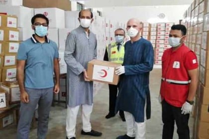 মেয়র আতিকুলের মধ্যস্ততায় বিতরণ তুরস্কের ত্রাণসামগ্রী 