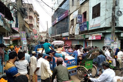 তীব্র যানজট ব্রাহ্মণবাড়িয়ায়, বাজারে ভিড়