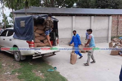 চাতালে মিলল ২৭০০ কেজি ত্রাণের চাল, গ্রেফতার ইউপি সদস্য