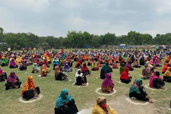 পাবনায় এক হাজার পরিবারে খাদ্যসামগ্রী বিতরণ 