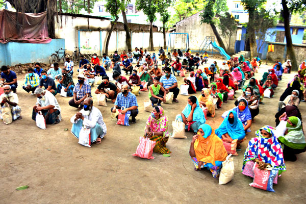 দিনাজপুরে দুস্থদের মাঝে খাদ্য সহায়তা
