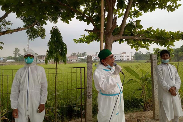 বড়াইগ্রামে ৩০০ পরিবারকে খাদ্য সহায়তা দিলেন উপজেলা চেয়ারম্যান