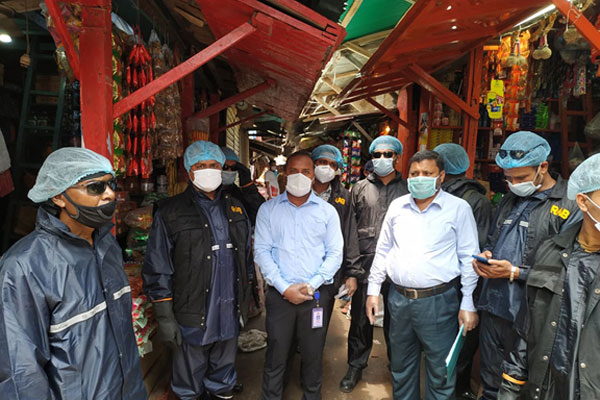 গাইবান্ধায় বেশি দামে আদা বিক্রির দায়ে জরিমানা