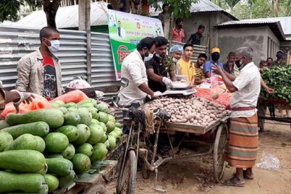 রমজানের প্রথমদিনেই নেত্রকোনায় অসহায়দের পাশে সবজি নিয়ে ছাত্রলীগ 