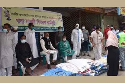 সাতক্ষীরায় রমজানের প্রথমদিনে অসহায়দের মাঝে খাদ্যসামগ্রী বিতরণ