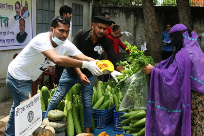 গোপালগঞ্জে ছাত্রলীগের উদ্যোগে সবজি বিতরণ