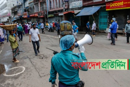 পুরান ঢাকায় নেই বাহারি ইফতার, নেই হাঁকডাক! 