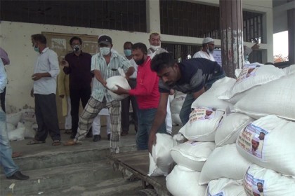 রমজানের শুরুতে এমপি শেখ তন্ময়ের খাদ্য সহায়তা 