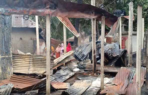 আগুনে পুড়ল শিকলে বাঁধা প্রতিবন্ধী আসমা