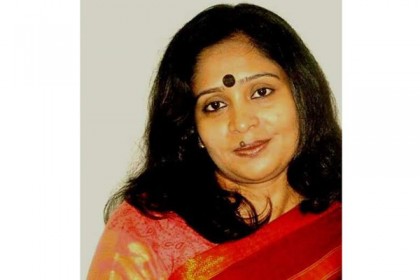 বিদেশে একা সন্তান আর দেশে কাঁদছে মায়ের মন