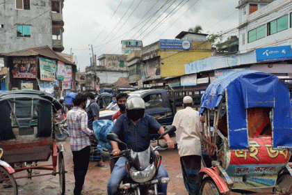 হবিগঞ্জে হাট-বাজারে জনস্রোত

