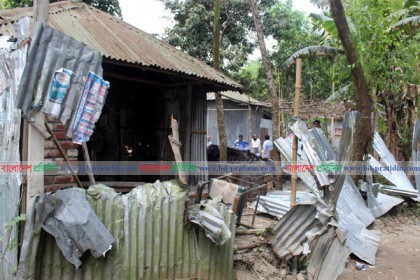 সারিয়াকান্দিতে বসতবাড়িতে হামলা ও ভাঙচুর