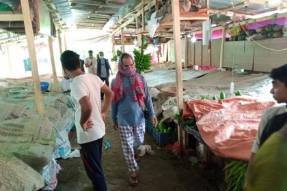 ছদ্মবেশে ক্রেতা সেজে কাঁচাবাজারে ওসি, অতঃপর...