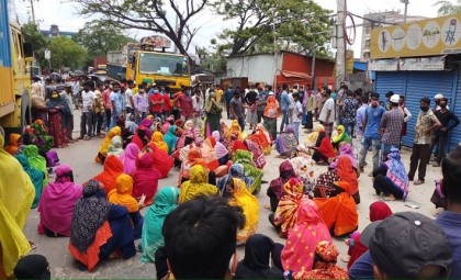 লকডাউন ভেঙে ছাঁটাইয়ের প্রতিবাদে ৮ গার্মেন্ট শ্রমিকদের বিক্ষোভ