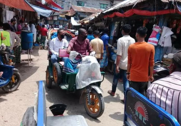 নাঙ্গলকোটে লকডাউন মানছে না মানুষ, বাজারে উপচেপড়া ভিড়