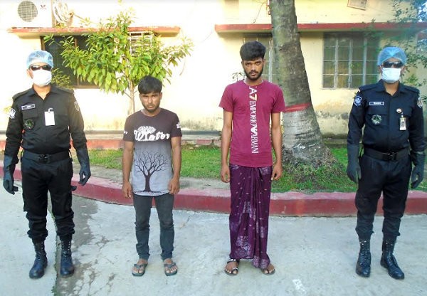 পাথর বোঝাই ট্রাকে গাঁজা ও ফেনসিডিল, আটক ২ 