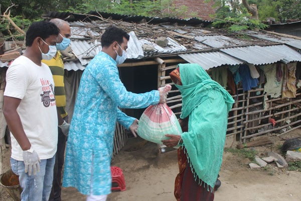 মেহেরপুরে ৬৫০ পরিবারে খাদ্যসামগ্রী বিতরণ