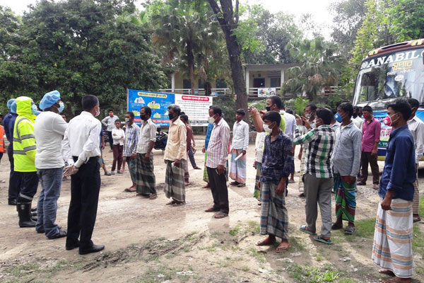 ভূরুঙ্গামারী থেকে ধান কাটতে অর্ধশতাধিক শ্রমিক মুন্সীগঞ্জে