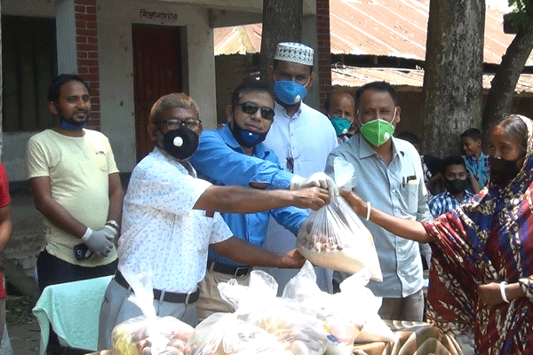 কুড়িগ্রামে খাদ্য সামগ্রী বিতরণ

