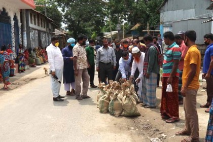 গোপালগঞ্জে ২৫০ হিন্দু পরিবারের মধ্যে খাদ্যসামগ্রী বিতরণ
