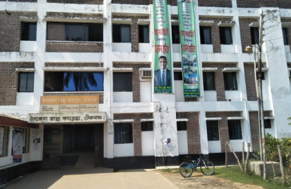 টেকনাফে ব্যাংক, ক্লিনিক, ১২ দোকান লকডাউন