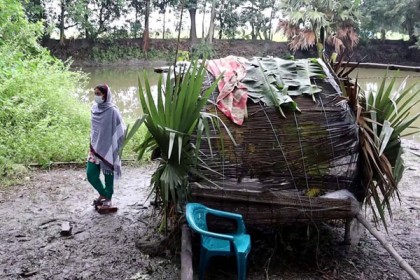 হাসপাতাল থেকে ফেরার পর নির্জন পুকুরে স্বাস্থ্যকর্মীর কোয়ারেন্টাইনের ব্যবস্থা!
