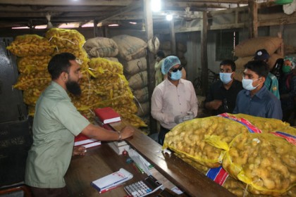 বরিশালে ১৪ ব্যবসা প্রতিষ্ঠানকে ১ লাখ ৩ হাজার টাকা জরিমানা