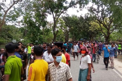 দিনাজপুরে ত্রাণের দাবিতে মহাসড়ক অবরোধ