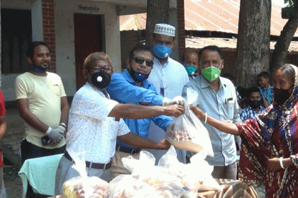 কুড়িগ্রামে খাদ্য সামগ্রী বিতরণ

