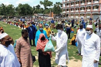 নাটোরে খাদ্য সামগ্রী বিতরণ

