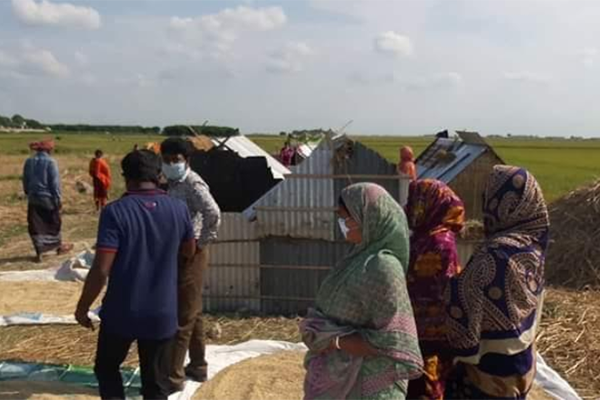 অবশেষে পুলিশের সহায়তায় বাড়ি ফিরল হাওরে থাকা পরিবারগুলো   