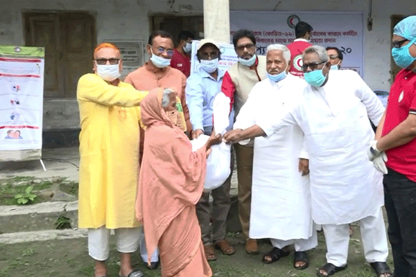 কুড়িগ্রামে কর্মহীনদের মাঝে খাদ্য বিতরণ

