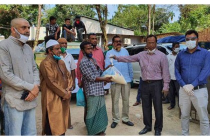 আরও ১ হাজার পরিবারের পাশে দাঁড়াল ‘মোমেন ফাউন্ডেশন’