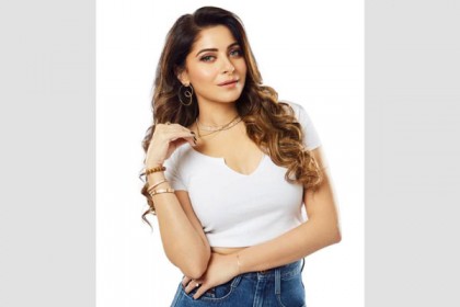 করোনা চিকিৎসায় প্লাজমা দিচ্ছেন কণিকা